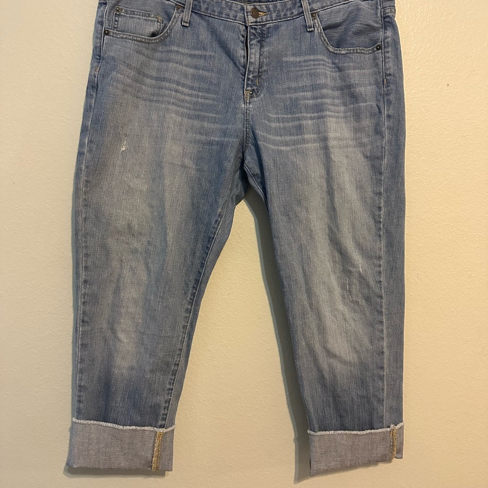 Mossimo Supply Co Blue Cropped Ankle Jeans with Vintage Wash